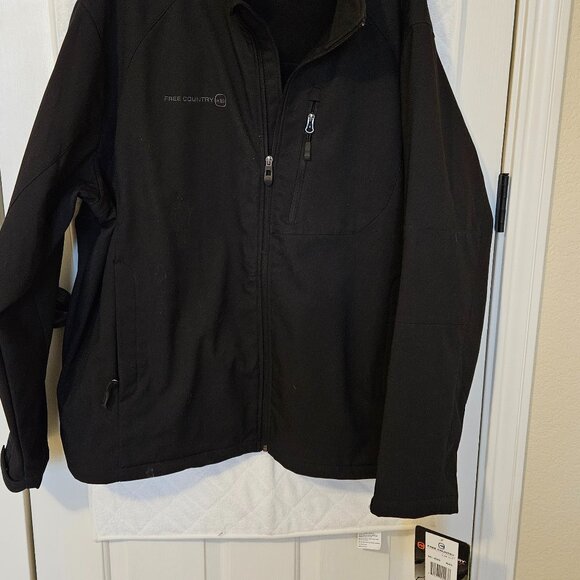 Free Country Men's Cubic Dobby Soft-Shell Jacket - Picture 1 of 9